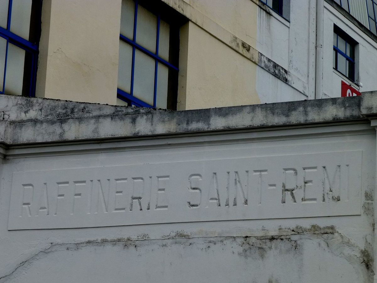 La Cité Bleue Bordeaux — Panneau de signalisation de l’ancienne raffinerie Saint-Rémi