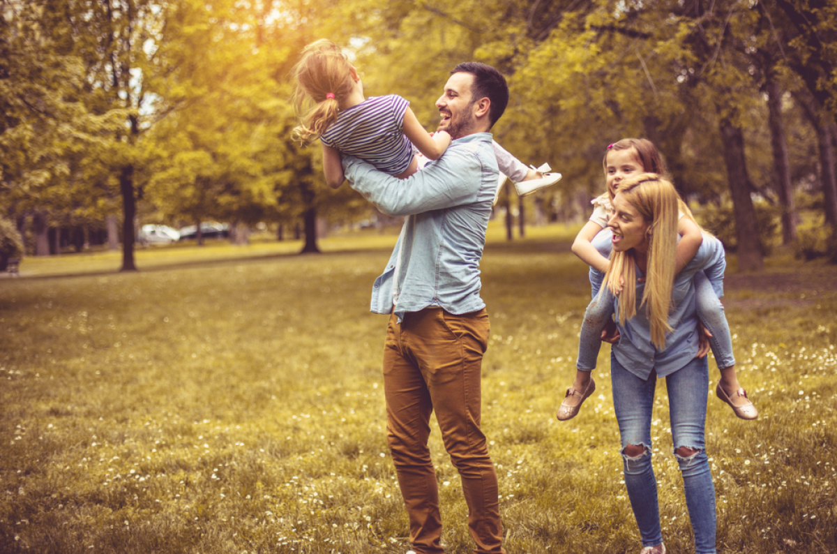 bordeaux rachète l’île d’arcins – une famille s’amuse dans un parc