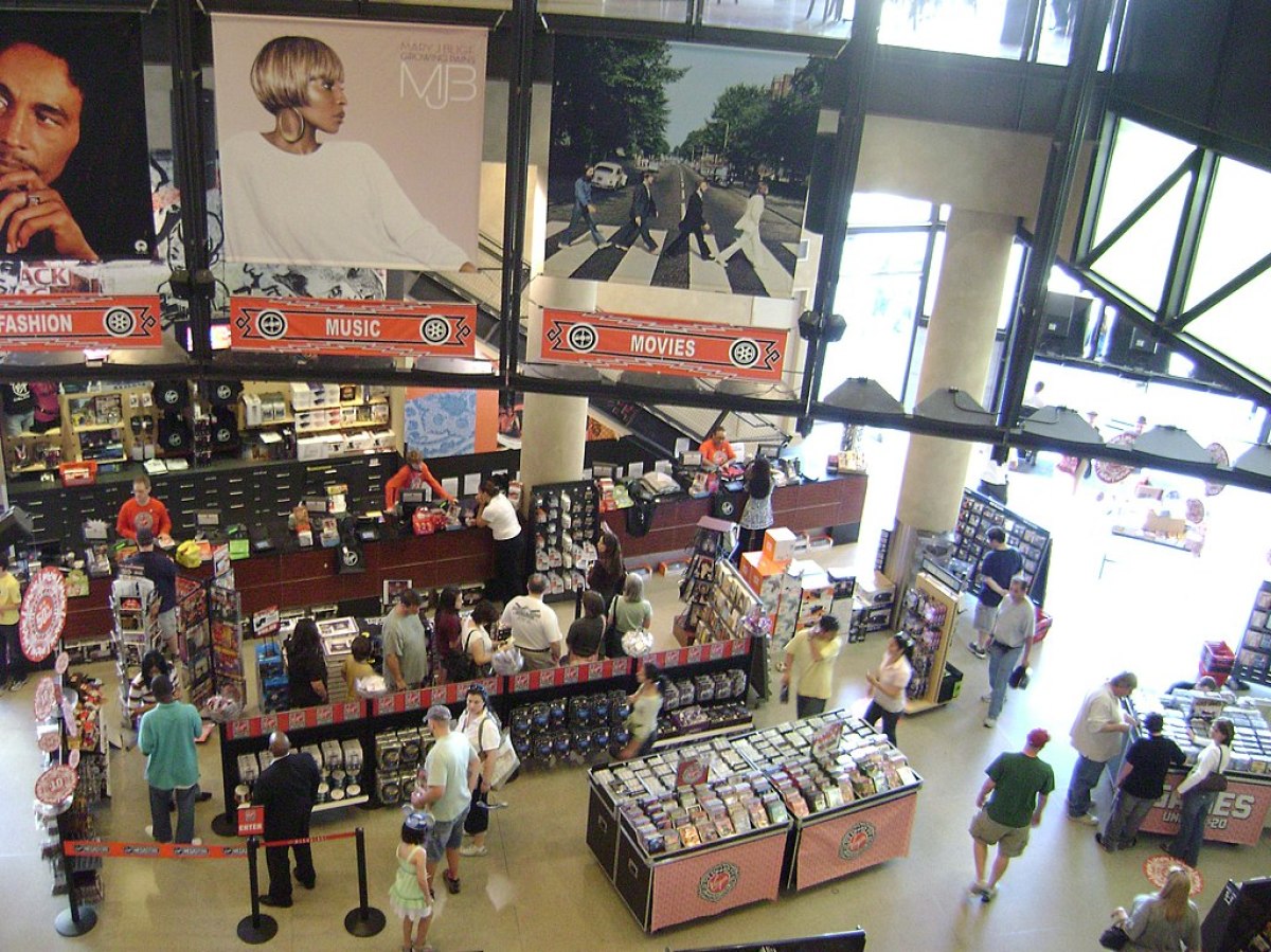 Virgin Megastore Bordeaux — L'intérieur d'un Virgin megastore