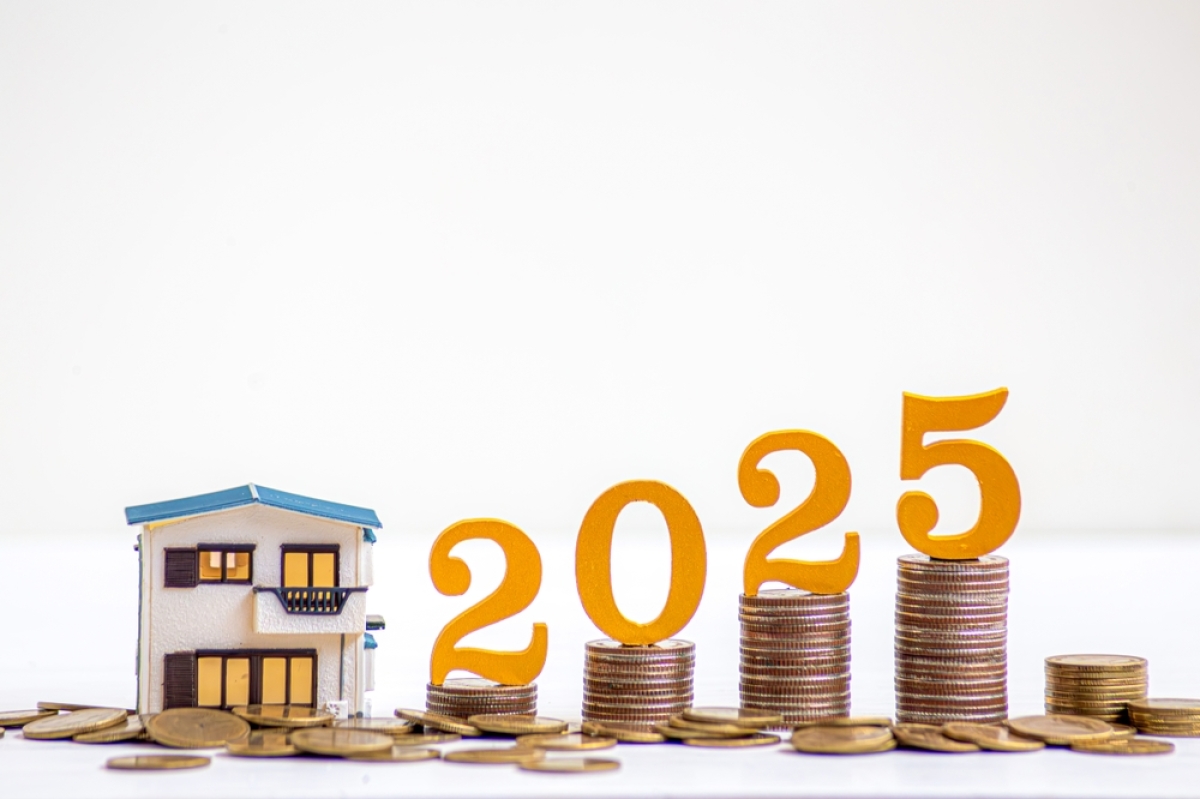 Investir à Bordeaux en 2025 Vue sur une maison miniature et 2025
