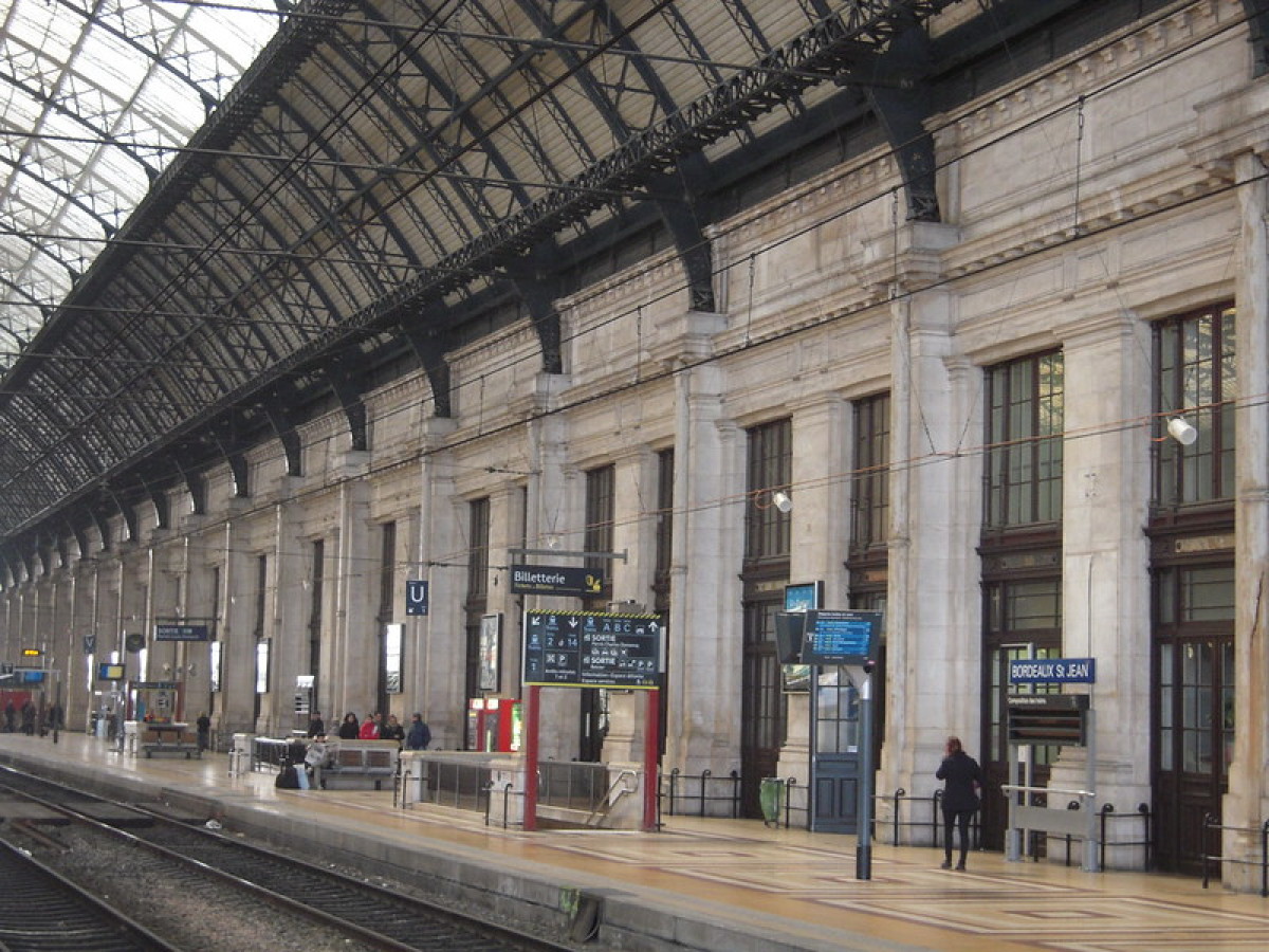 Les aménagements intérieurs de la gare Saint-Jean vue intérieure de la gare Saint-Jean à Bordeaux