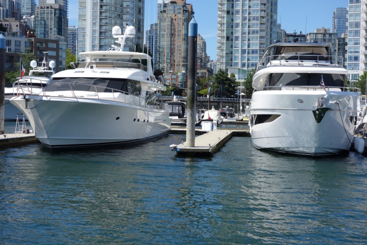 les oeuvres d'art et autres objets de luxes pourront tomber sous le coup de l'impôt sur la fortune si cette loi venait à passer. des yatchs dans le port de Vancouver