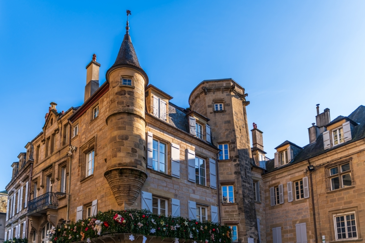 Vue sur un bâtiment ancien à Brive-la-Gaillarde
