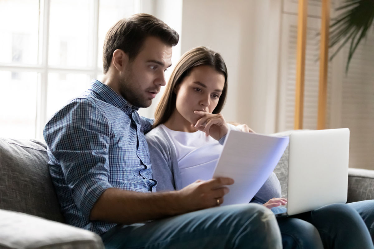 Quelles sont les catégories de dégâts locatifs Un couple se renseigne sur les dégats locatif