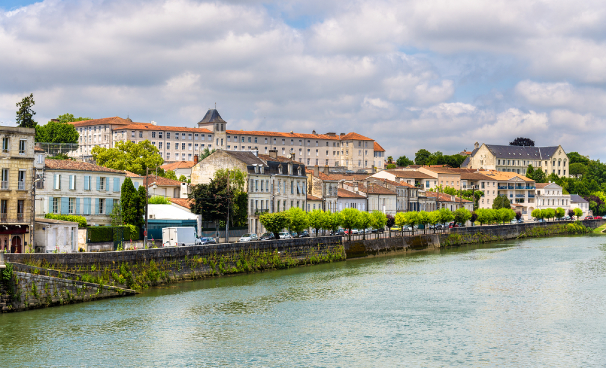 Pourquoi investir à Saintes ? Vue sur la ville de Saintes, en Charente-Maritime