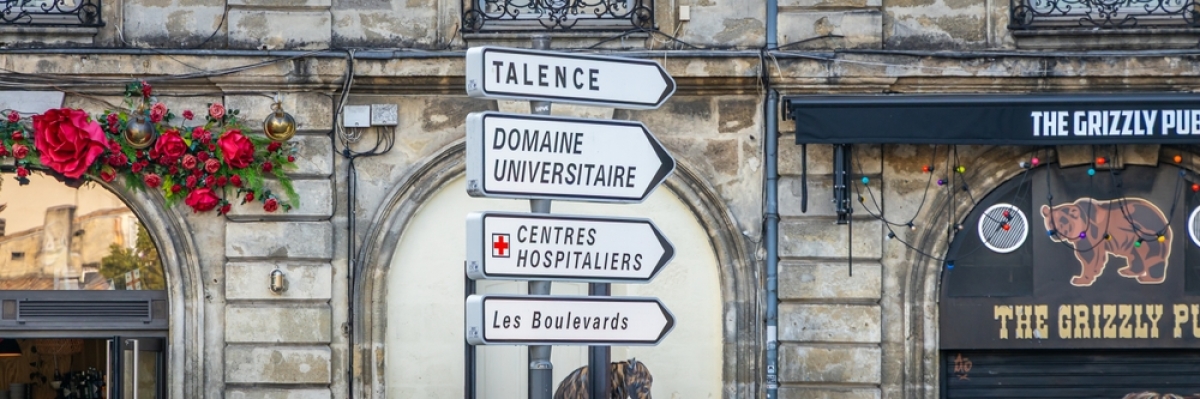 panneaux de signalisation vers Talence à Bordeaux