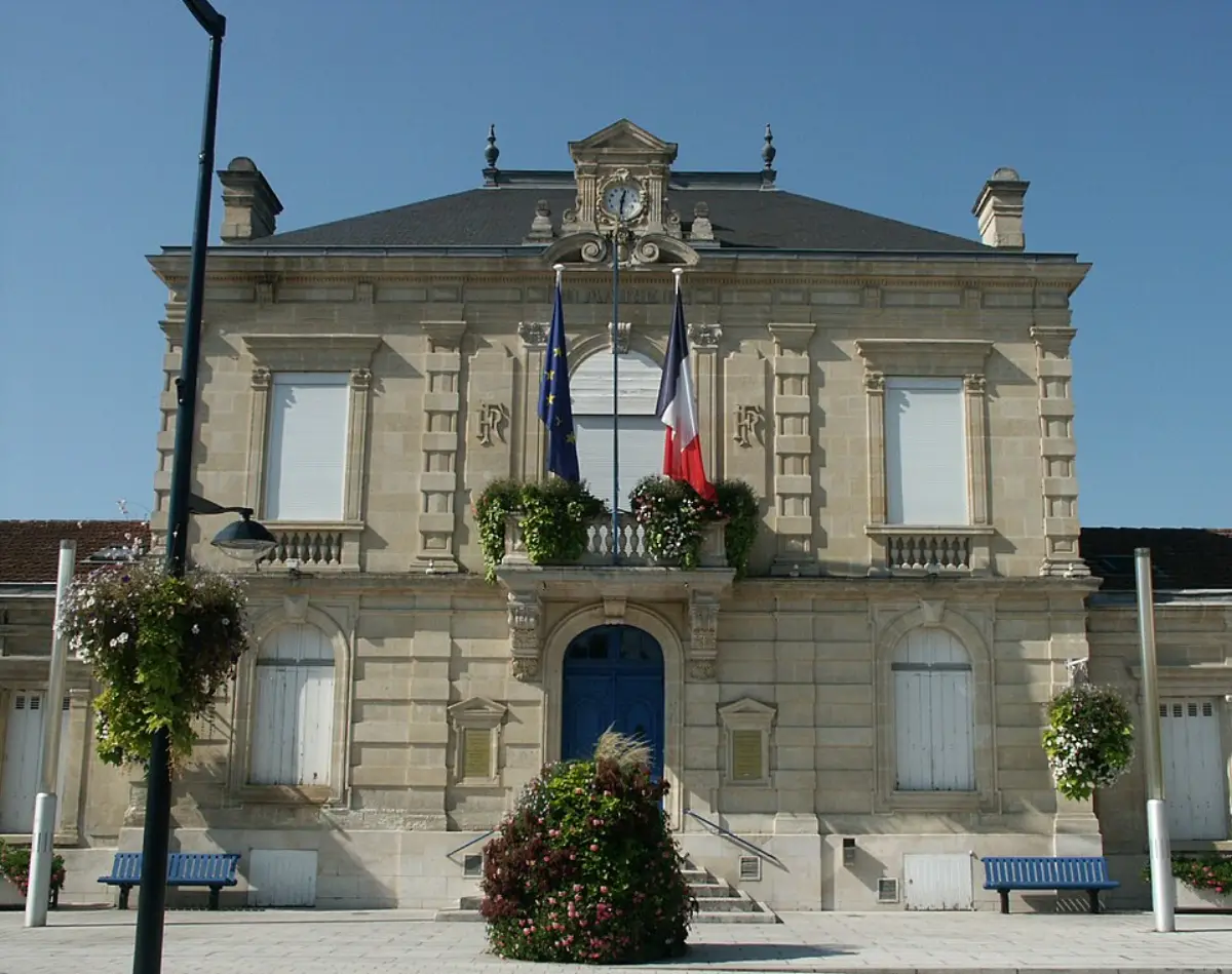 Où vivre autour de Bordeaux en famille – la mairie de Floirac