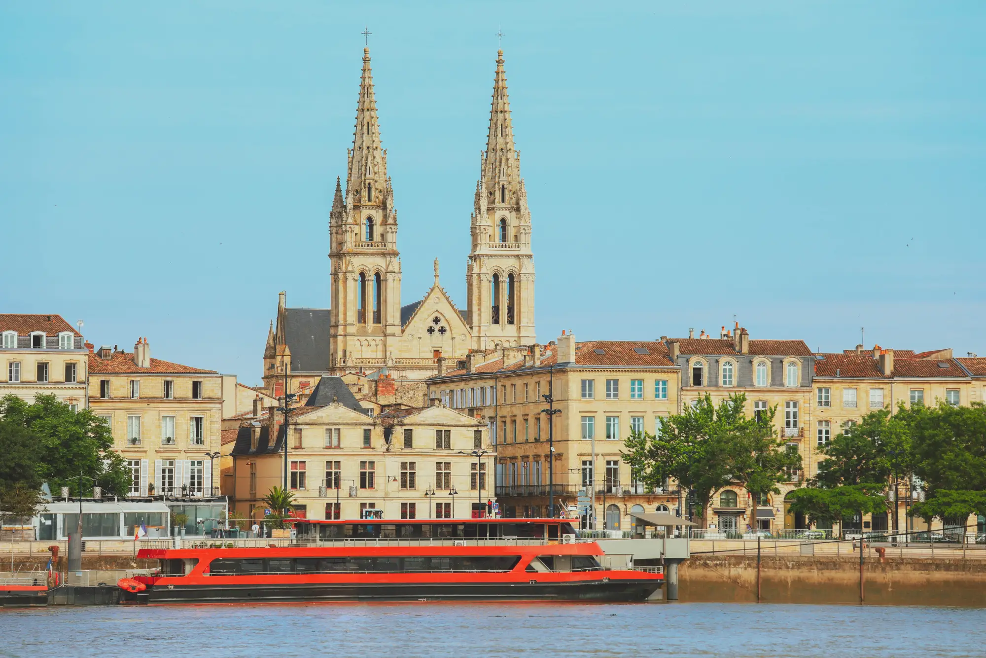 vue des chartrons depuis la Garonne